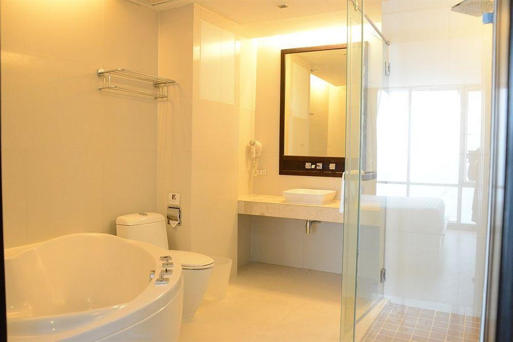 Vacio Suite Bangkok Luaran gambar