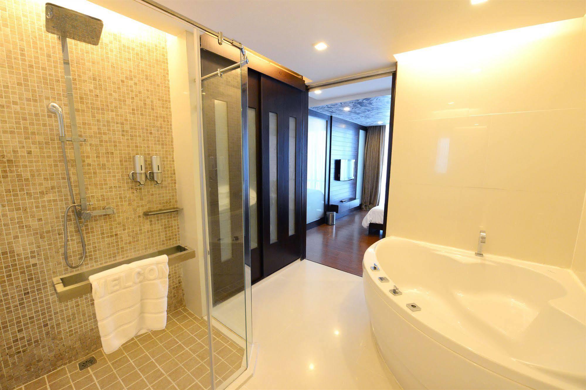 Vacio Suite Bangkok Luaran gambar